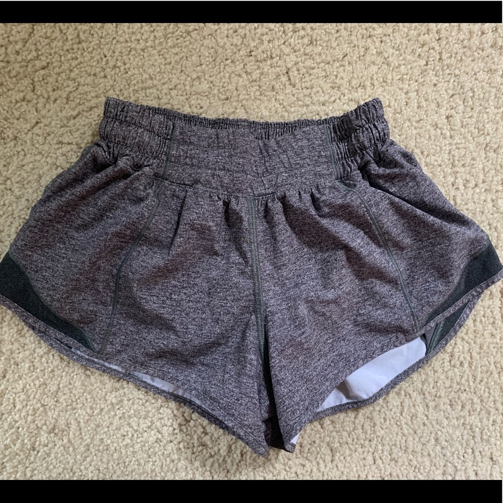 Lululemon Hotty Hot Low-Rise Lined Short 2.5"